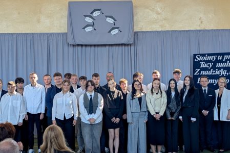 Uroczyste pożegnanie klas piątych w Technikum Zawodowym w Płotach